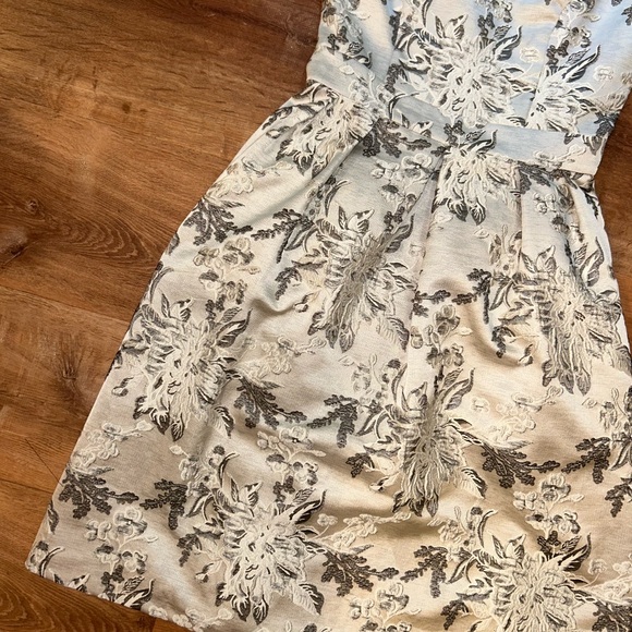 Elegant cocktail dress size 6 - Picture 2 of 10